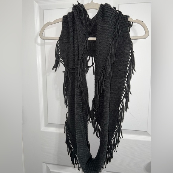 Grey scarf - Picture 3 of 3